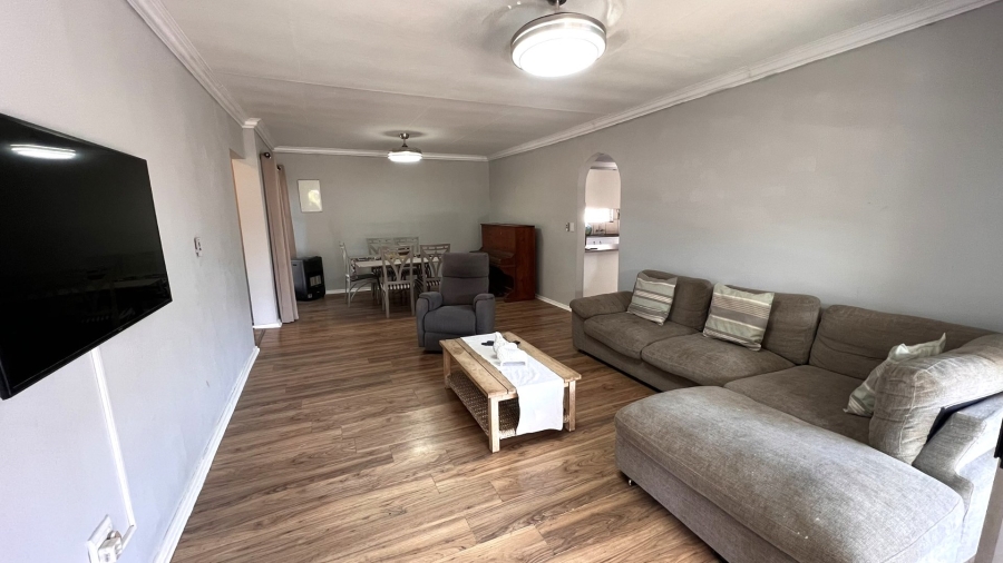 3 Bedroom Property for Sale in Langenhovenpark Free State